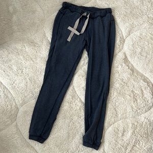 Lululemon womens sweatpants, size 6